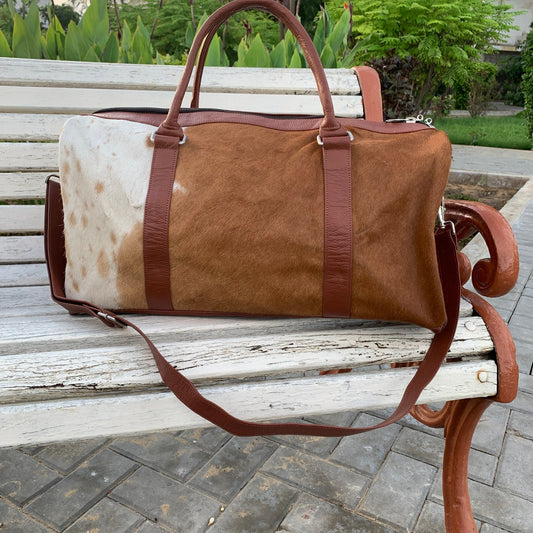 Explore the world with ease with this cowhide travel bag, your essential travel accessory.