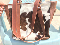 Keep this cowhide purse for several weeks and you wont be able to get over how nice it looks and fall in love with it, customized straps and handles. 