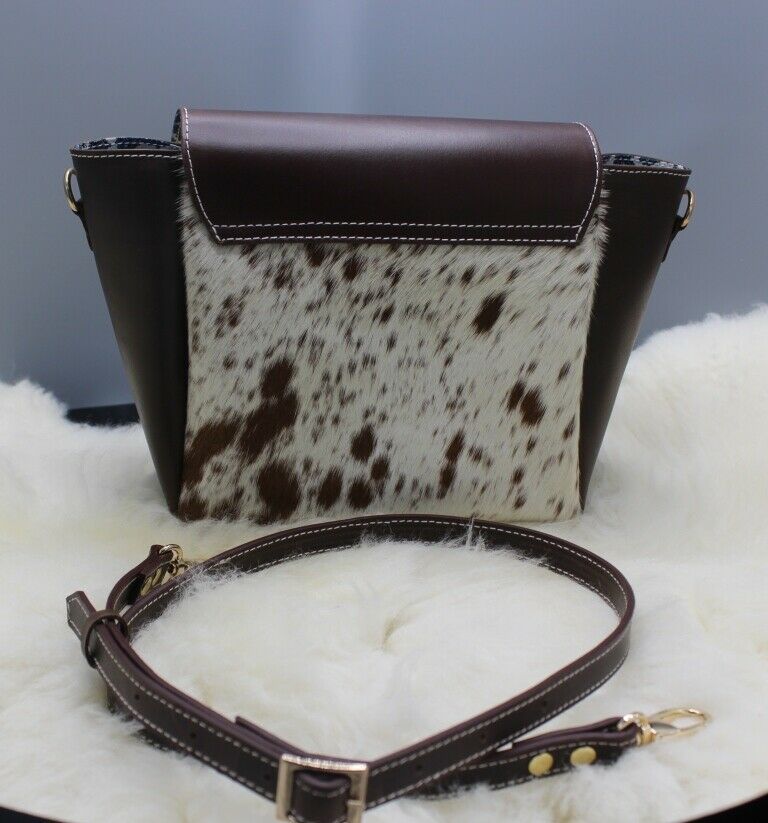  A cow fur purse for ladies made with durable leather and real hair on cowhide with adjustable strap and handles, this fur purse is perfect for any weekend or shopper. 